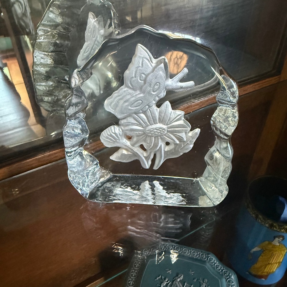 Price Import Crystal Butterfly Flower Paperweight Frosted Glass 4in ReadDescript - Picture 2 of 16